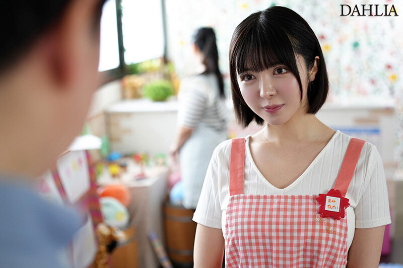 善場まみ（茉城まみ） 「だって…パパさんの事が好きな性癖なんだもん。」娘達の担任保育士さんの誘惑不倫でチ○ポは狂わされ、寝取られました。 善場まみ【DAHLIA】