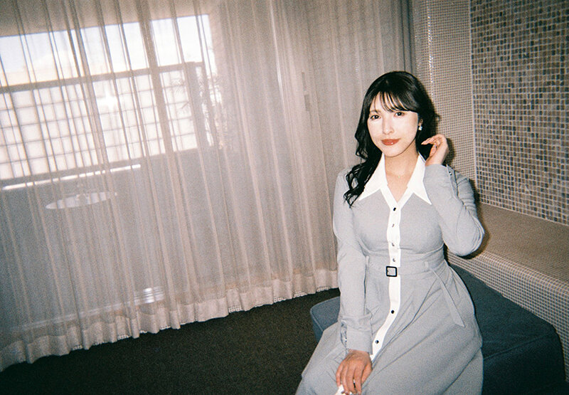 森沢かな（飯岡かなこ） 週1SEXはするけどゴックンさせてくれない彼氏を持つ小悪魔セフレお姉さん森沢かなから休日デートで呼び出され…ホテルに入るとイチャ甘キスと寸止めプレイで何度も精飲と中出しを求めてきた【夕焼けジェラシー】