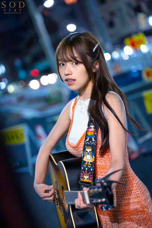 葵ななせ 駅前の路上ミュージシャンと工事現場の汗臭いおっさんが、唾液を絡めまくるベロちゅうで体液交換し合う仲になったワケ。 葵ななせ【SODクリエイト】