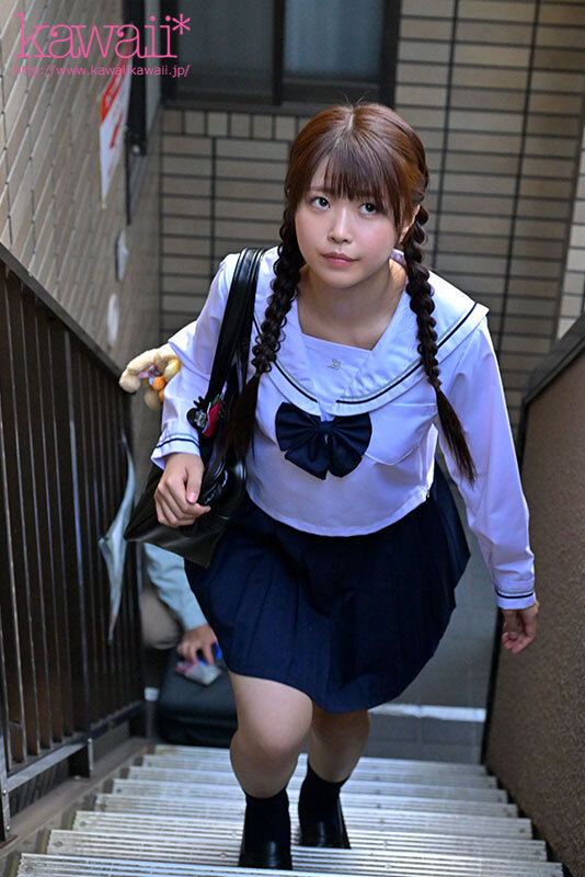 青坂あおい いつもマジメ無口な義娘が、ある日嫁不在の間にニコニコ笑顔で…義父の俺におぱんつちらちらパンチラしてきた。 青坂あおい【kawaii】