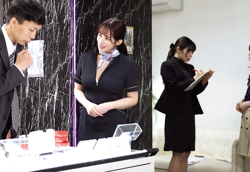 二羽紗愛 妻の付き添いで立ち寄った化粧品フロアの美容部員が肉厚ぽってり唇にソソる目つきの顔面性器で一生一度の浮気チャンス 妻の目を盗んでは交わす濃厚接吻と吸い犯しキスマーキングにもう戻れず合体ベロキスフルパコ中出し不倫 二羽紗愛【アリスJAPAN】