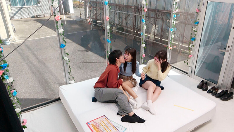 顔出しMM号 女子大生限定 ザ・マジックミラー 徹底検証！男女の友情は成立する！？友達関係のリアル素人大学生3人が日本一エロ～い車の中で初めての逆3P体験！女友達とのハーレムSEXでW生中出しスペシャル！【ディープス】