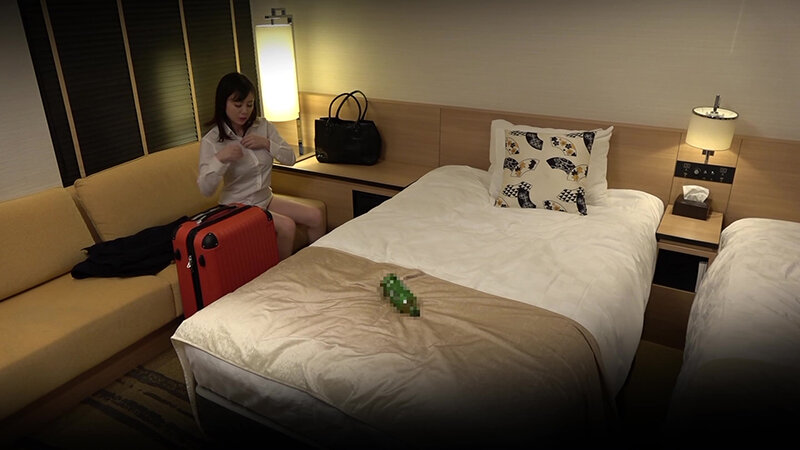 美しいド爆乳おねえさんが大股開きでガチオナニー【ティッシュシコレール】