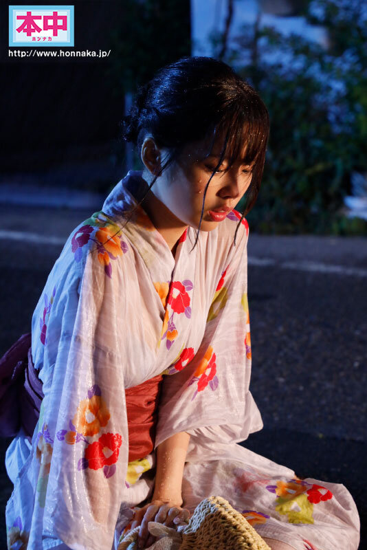 新井リマ 花火大会の夜、狂わせた突然の大雨 失恋して傷心びしょ濡れクラスメイト女子と駆け込んだラブホ相部屋雨宿り中出し 新井リマ【本中】