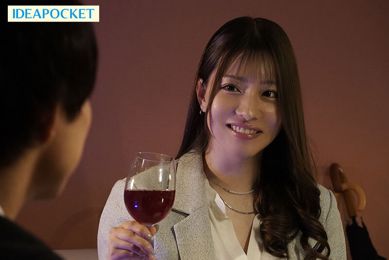 ひなの花音 出張先で高嶺の花の女社長と相部屋に… 圧倒的美巨乳にフル勃起した童貞の僕を受け入れてくれた優しさに甘えて朝まで暴走むしゃぶりつき性交 ひなの花音【アイデアポケット】