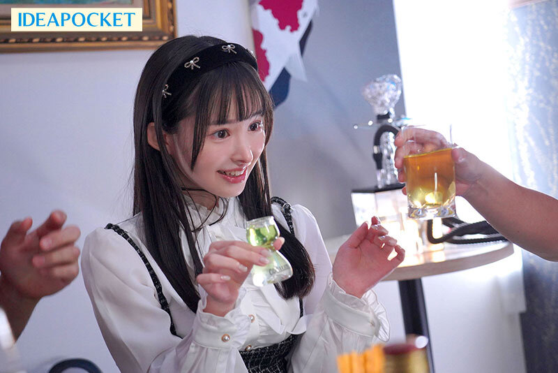 山田鈴奈 清楚系アイドルの彼女が打ち上げで泥●して関係者チ●ポ喰いまくりのド淫乱ビッチ化！？ SNS炎上待ったなしのNTR映像 山田鈴奈【アイデアポケット】