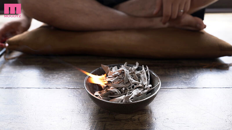 「田舎は暇だから、キメセクしよーよ」帰省した村が退屈すぎた私は、村の男を毎日貪り、脳バグド下品不倫交尾を繰り返すイカレタ爆乳奥さんです【ムーディーズ】