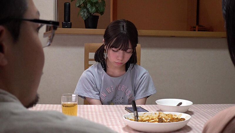 日向由奈 強●回避かくれんぼ お父さんとお義母さんが居ない間に、知らないおじさん達がやってきました。怖かったので、逃げました。押し入れにも隠れました。でも、捕まってしまいました…。 日向由奈【レアルワークス】