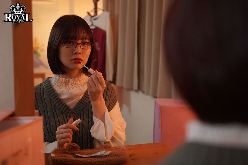 鳳みゆ 僕の姉は地味で控えめですが、眼鏡を外すと、絶世の美女で我慢できず迫ったら素股からの生挿入で初中出しをさせてくれました。 鳳みゆ【ロイヤル】