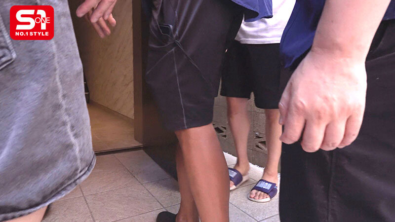 村上悠華 SEXもオナニーも180日間サセなかった禁欲女が住むガチ自宅に大量チン凸！即ズボ大乱交で激イキ大反応リアルドキュメント 村上悠華【エスワン ナンバーワンスタイル】