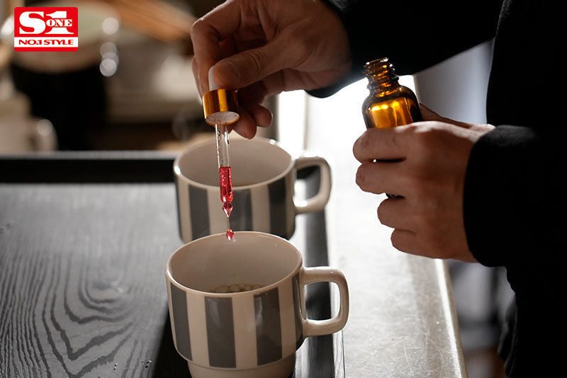 奥田咲 四つ年上の巨乳義母に媚薬を毎日盛り続け7日目、何度も近親濃厚セックスを欲しがる発情メスに堕ちた。 奥田咲【エスワン ナンバーワンスタイル】