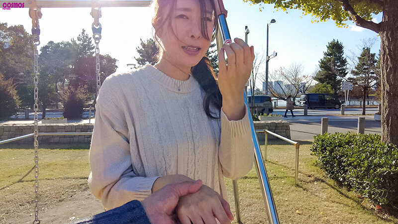 結婚して20年、平凡な生活を送る主婦。最近、年齢を重ねるごとに心が冷めていくのを感じる…もう一度だけ10代の頃のようにキスしただけでドキドキする燃えるようなSEXがしたい。一日限定彼氏と最初で最後の不貞中出しSEX かれんさん（43歳） 新宿区在住 子供:1人【コスモス映像】