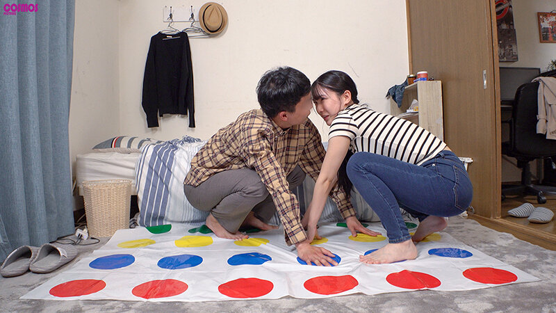 素人妻が一般大学生の自宅にコンドーム1つ渡され一泊一度のゴム姦では満足できず宿泊中2度もガチ中出しを許してしまう 激しい騎乗位で色白柔尻を揺らす発情妻 ひかりさん 32歳【コスモス映像】