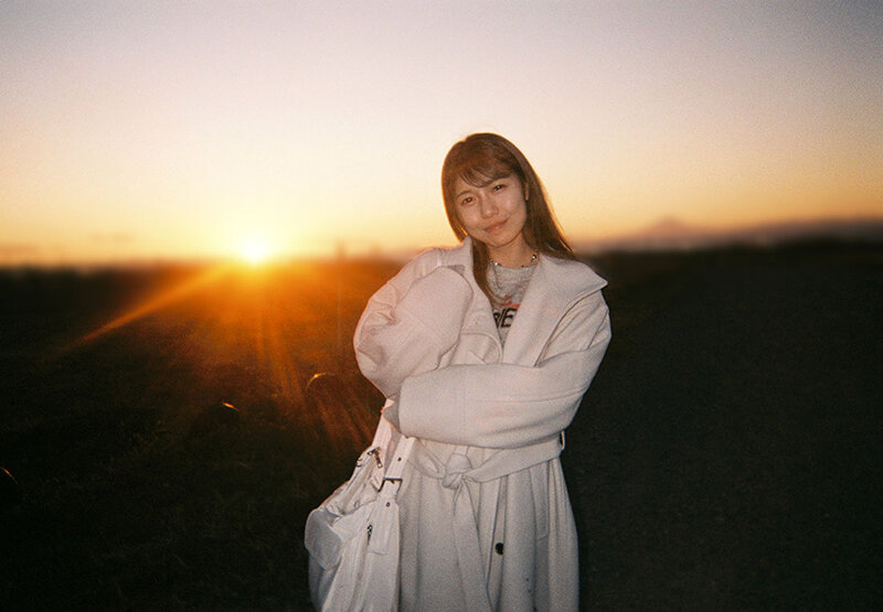 渋谷なつ 悩み相談くらいの関係だった同じ部署の子持ちシングルマザー渋谷なつに朝イチから誘われて…寂しさを埋めるようにラブホ不倫で何度も中出しと精飲をした【夕焼けジェラシー】