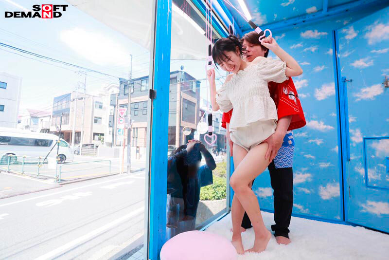 マジックミラー号 絶対に気持ちよくなってはイケない！！！愛する彼氏とはミラー越し30cmの状況でくすぐり我慢ゲームと称して凄腕AV男優の妙技でHにいじくりたおす！！！ 鎖骨の綺麗なオフショル女子5名収録【SODクリエイト】