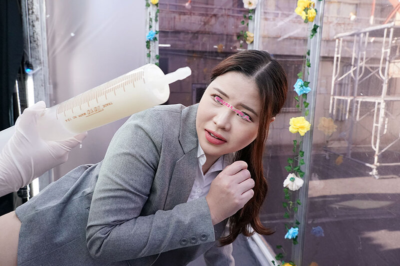 顔出しMM号 黒パンスト限定 ザ・マジックミラー デカ尻OLが初めての牛乳エネマ体験！アナルに大量ミルクを注入されたエリートOLは我慢できずに着衣のまま公開お漏らし噴射イキ！【ディープス】