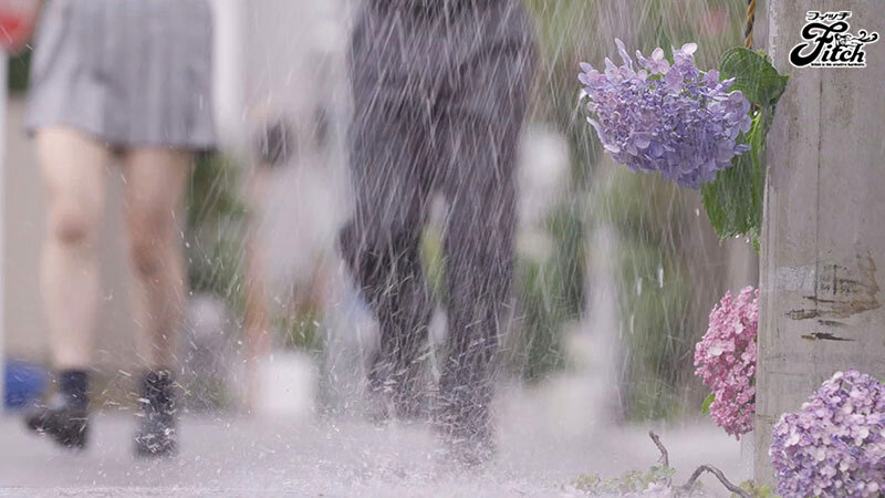 卯佐美りん 制服美少女と舐めじゃくり性交 大豪雨でびしょ濡れの教え子に禁断誘惑されて… 卯佐美りん【Fitch】