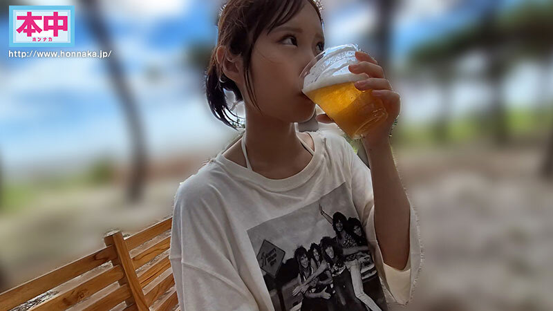 鈴の家りん たぶん僕の事を好きなバイト先の妹みたいな女の子に海デートに誘われた。 無邪気に遊ぶ姿が可愛いけど、女としては意識してなかったのに 若いおっぱいで（推定Eカップ）時々、無意識誘惑してくるので、なんかこの娘とHできるならしたくなってきて、ビーチにテン… 鈴の家りん【本中】