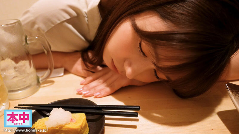 五日市芽依 昔からの気軽に話せる女友達が会社では上司からも部下からも仕事ができる女だと思われていて、たまには弱さをみせたいのにと愚痴をこぼすので、 居酒屋とバッティングセンターデートに付き合ったら、なんか盛り上がっちゃって終電逃してラブホにお泊り 明日の朝… 五日市芽依【本中】