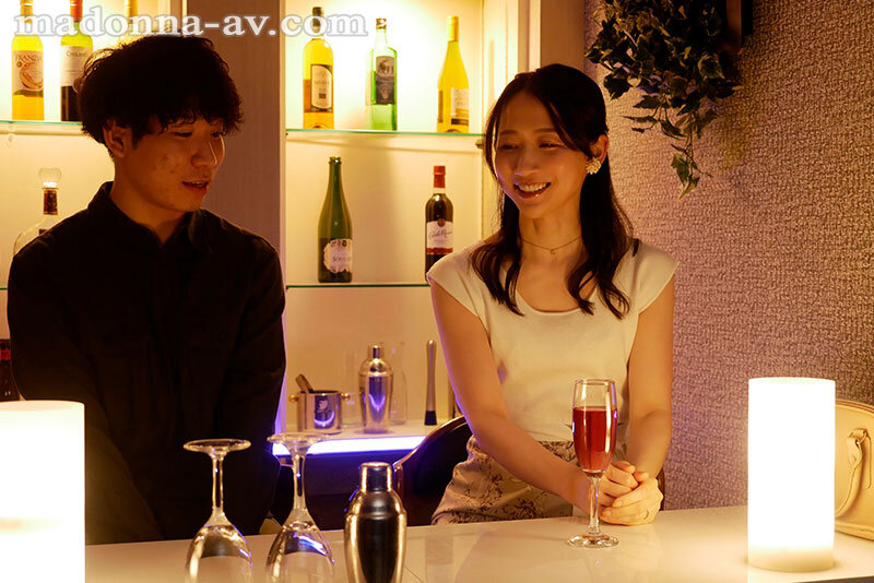 水戸かな・紺野ひかる ママ友に誘われたマッチングアプリで、‘推しの年下’を一緒に甘く飼い慣らす。 水戸かな 紺野ひかる【マドンナ】