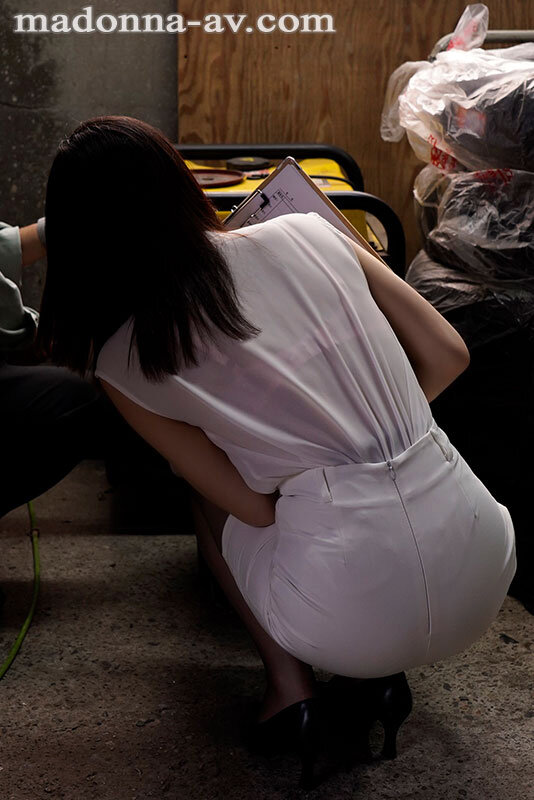 吉澤友貴 女上司、出張先で恥辱に揺れる中出し電車痴● 吉澤友貴【マドンナ】