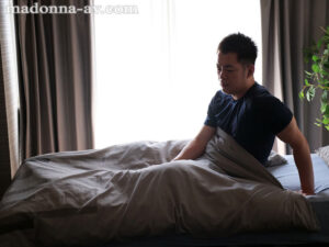 北野未奈 うっかり無防備な義母に手を出してしまった僕は親父の出掛けた2秒後に弱みとチ○ポを握られて密着種付けSEXしている 北野未奈【マドンナ】