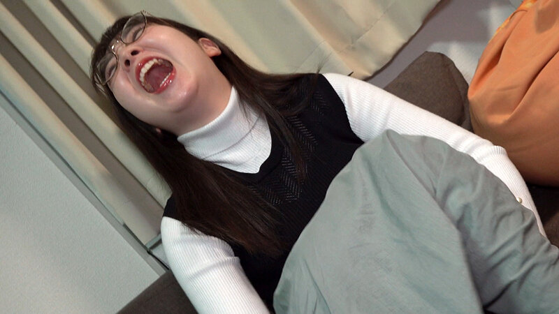 アハハハって笑う豪快スマイル女子！ノリよくて愛嬌ある娘が…デカチンのバコ突きくらって白目剥きながらひっくい声でイグイグ連呼【リコピン/妄想族】