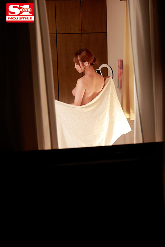 うんぱい 向かいに越してきた隣人は過激で有名なエロ配信者だった。覗いていたら目が合って…そのままラッキースケベ！ うんぱい【エスワン ナンバーワンスタイル】