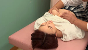 天月あず・柏木こなつ・月野かすみ 産婦人科痴●！！25何も知らない若妻に治療と称して中出しまでっ！！【LEO】