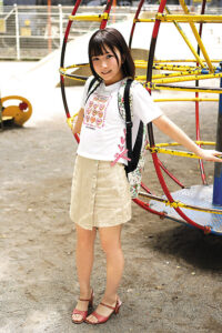 由良かな・工藤ララ・柏木こなつ 幼性発見！念願のパイパンロ●ータ捕獲！13人4時間SPECIALBEST【グレイズ】