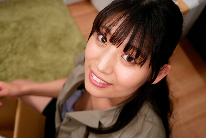 五十嵐清華・宇流木さらら・天馬ゆい 久々に会ういとこが引越しの手伝いに来てくれて作業中気付かず胸チラしていた。我慢できずに手を出したら意外にもOKしてくれた！【アキノリ】