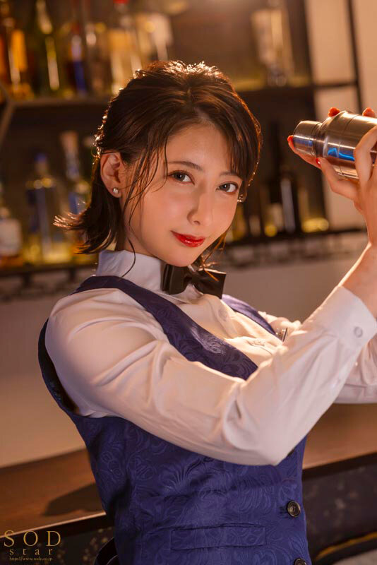 夏目響 地方のバーで出会った色気ダダ洩れバーテンダーの超絶舌先テクでゾクゾクする快感に我慢ならず妻子を忘れて完堕ち中出しSEX。 夏目響【SODクリエイト】