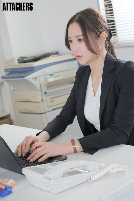 白峰ミウ 無能な部下にクリトリスを「吸うやつ」で下半身ガクガクになるまでイカされ続けた女上司 白峰ミウ【アタッカーズ】