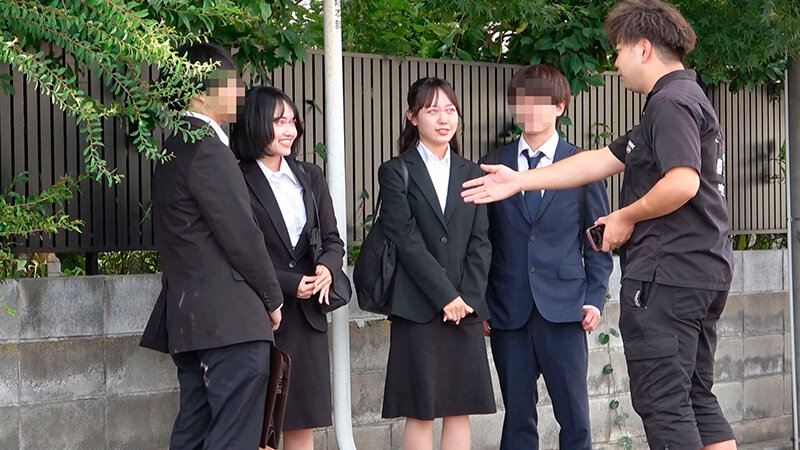 顔出しMM号 新社会人限定 ザ・マジックミラー 社内カップル交換企画！同僚同士の新卒男女4人組が「連続中出しスワッピング脱出ゲーム」に挑戦！大好きな恋人の目の前でイケナイと思いつつも同期の彼チ○ポを生挿入！すぐ横に彼氏がいるのに連続射精中出しSEX！合計中出…【ディープス】