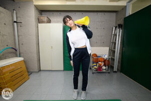 雨宮ひびき 【VR】「先生、あの日の約束覚えてる？」教育実習にやってきたのは、かつて僕に淡い恋心を抱いてくれていた教え子の雨宮だった。あの日と同じ教室で、あの日とは違う続きを… 雨宮ひびき【DOC】