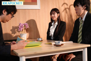 三澄寧々 出張先が記録的豪雨で高嶺の花の女社長と相部屋に…大人の色気と官能的美ボディにフル勃起した童貞の僕を受け入れてくれた優しさに甘えて朝まで暴走むしゃぶりつき性交 三澄寧々【アイデアポケット】