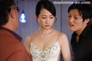 水戸かな 高級クラブの人妻、太客の汗と体液にまみれた、閉店後中出し枕営業―。 水戸かな【マドンナ】