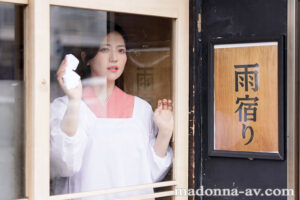 木下凛々子 居酒屋の若女将に雨宿りと不貞に誘われて…ラストオーダー後、背徳と愛液にずぶ濡れた濃密生ハメ性交 木下凛々子【マドンナ】