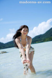 篠原いよ 篠原いよ待望のプライベート不倫ドキュメント！！ 快楽に沈む、離島での黄昏不倫―。 篠原いよの欲望を開放する1泊2日の生ハメ中出し旅行【マドンナ】