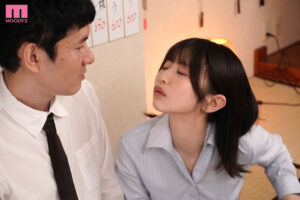 葵いぶき 会社の飲みで終電過ぎて酔うとキス魔になる気さくな女上司の家に泊まったら…無限ベロキス体位で25発中出し 葵いぶき【ムーディーズ】