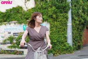 藤森里穂 子供を保育園に送迎後の9時間。送迎で汗ばんだママチャリ人妻の乳首こねくり回しビンカン即イキ早漏体質に開発して何度も何度も生ハメした 藤森里穂【OPPAI】