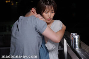 星冬香 「大きくなったら結婚して下さい」そう言ってくれた少年が娘の婚約者として現れて…。結婚の報告をされた夜、大人になった彼の肉体に溺れてしまった私。 星冬香【マドンナ】