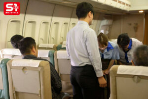 miru ファーストクラスの富裕層オヤジが上玉キャビンアテンダント発見！難癖つけてチ●ポの世話まで至れり尽くせりww miru【エスワン ナンバーワンスタイル】