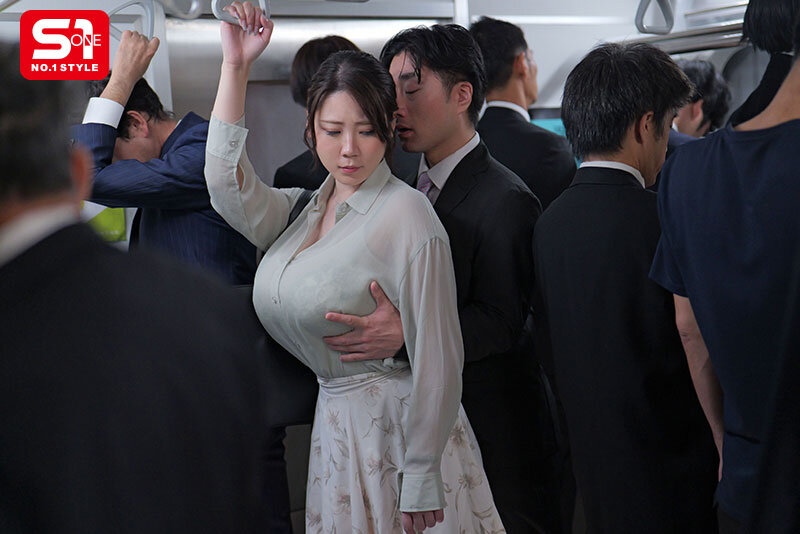 みなみ羽琉（みなと羽琉） 混み合った終電― 酔って緩い感じのOL― 偶然に触れたKカップ― もう我慢できずにメチャクチャ痴●しまくったら…まさかの俺のテクの虜に。 みなみ羽琉【エスワン ナンバーワンスタイル】