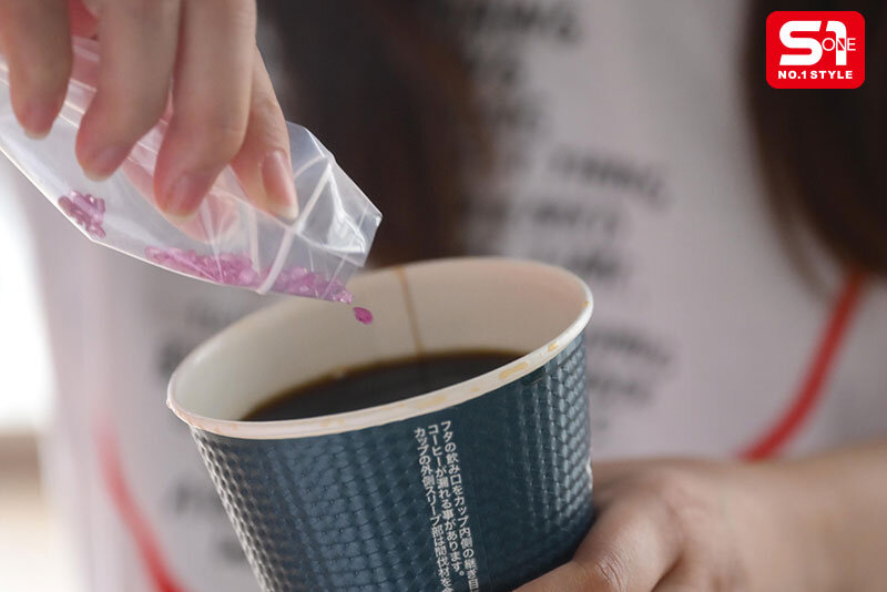 金松季歩 金松季歩、媚薬で飛ぶ 毎日こっそり媚薬漬けにした10日後のガンギマリビッチ【エスワン ナンバーワンスタイル】