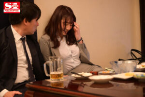 河北彩伽（河北彩花） 出張先で軽蔑している中年セクハラ上司とまさかの相部屋に…朝まで続く絶倫性交に不覚にも感じてしまった私 河北彩花【エスワン ナンバーワンスタイル】