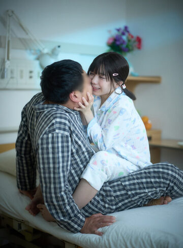 仕事でくたびれた口クサな俺が、天使のような’べろキス魔少女’に出会った…【ひよこ】