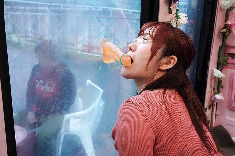 一般男女モニタリングAV×マジックミラー便コラボ企画 愛する夫の目の前で路上NTR！清楚な人妻が「お口だけでコンドーム装着」に挑戦！2 ノーハンドでデカチンを咥えたご無沙汰妻のオマ○コは欲しがり汁が溢れ出す！旦那の目の前で寝取って最後はゴムを外して生中出し！【ディープス】
