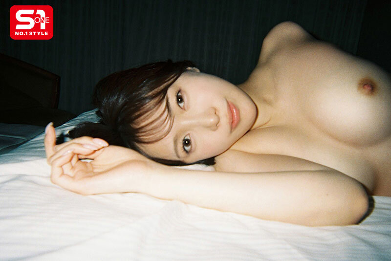 鈴木希 顔も性格もセックスも巨乳ニットもパツパツのジーンズに隠れたお尻も全てが最高のスタイル抜群の骨格ウェーブふんわり柔らか曲線美の俺だけの愛人を早く脱がせてそのカラダを独り占めして一晩中ひたすらにハメまくりたい。 鈴木希【エスワン ナンバーワンスタイル】