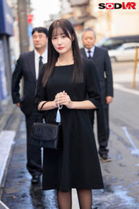 藤森里穂 【VR】【8K】兄の一周忌で帰省したボクは、喪服の兄嫁に欲情…遺影を片手にオナニーする姿を見てしまい「今日だけ旦那になって」と身代わり肉バイブにされて…藤森里穂【SODクリエイト】